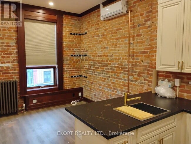 Building Photo - 251 Front St