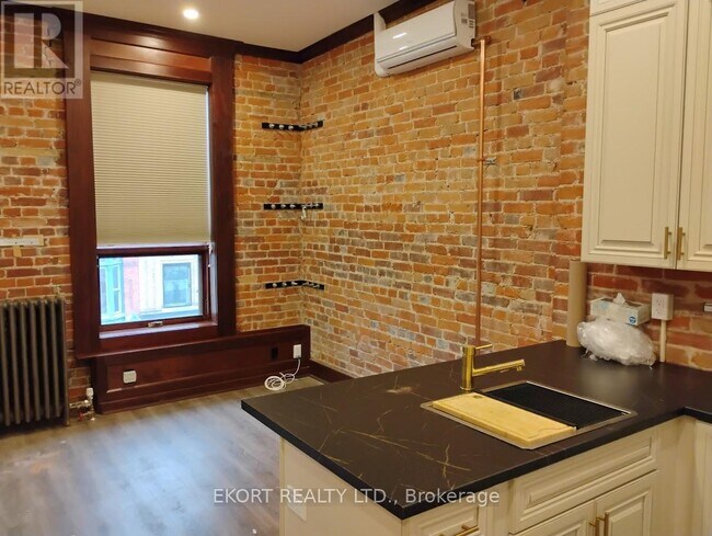 Photo du bâtiment - 251 Front St