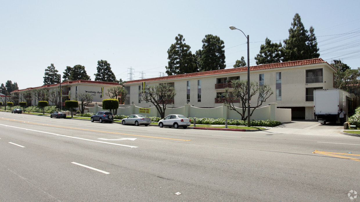 Building Photo - Woodlake Apartments