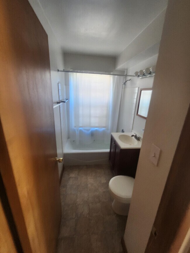 Building Photo - 2410 E Oklahoma Ave