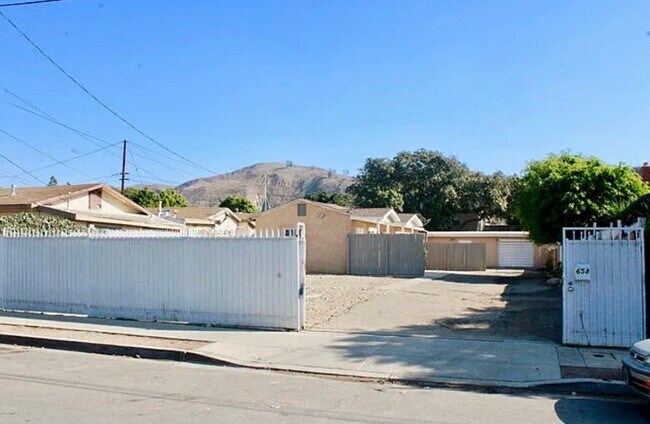 Foto del edificio - 658 Sheridan Way
