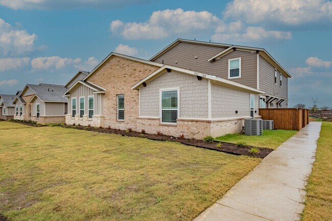 Foto del edificio - AVAILABLE NOW! GORGEOUS 2 BEDROOM FOUR PLEX LOCATED IN MIDLOTHIAN ISD!