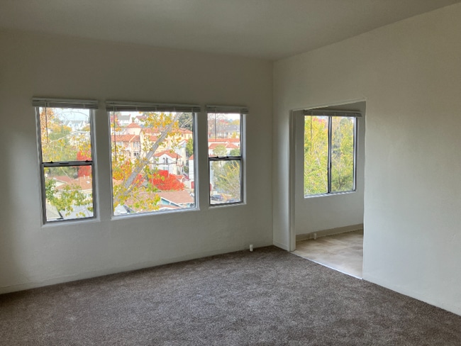 Building Photo - 2625 Ivy Dr