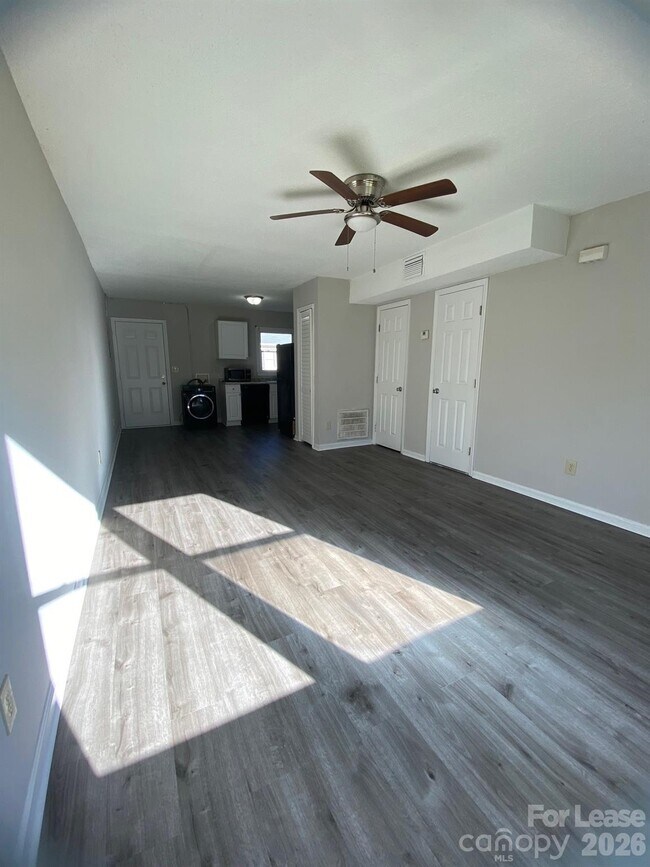 Building Photo - 900 Junius St