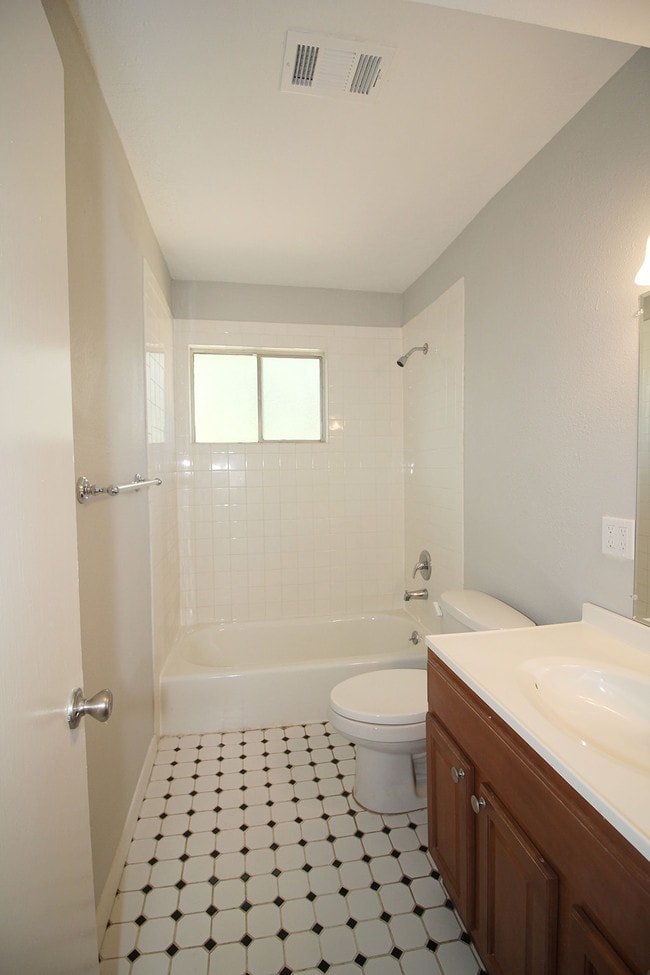 Building Photo - 1330 Rikisha Ln