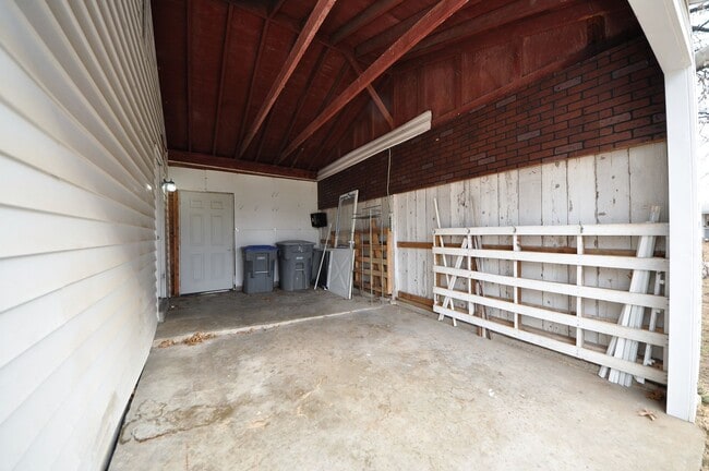 Building Photo - Freshly updated 3 Bedroom Home with a Full...