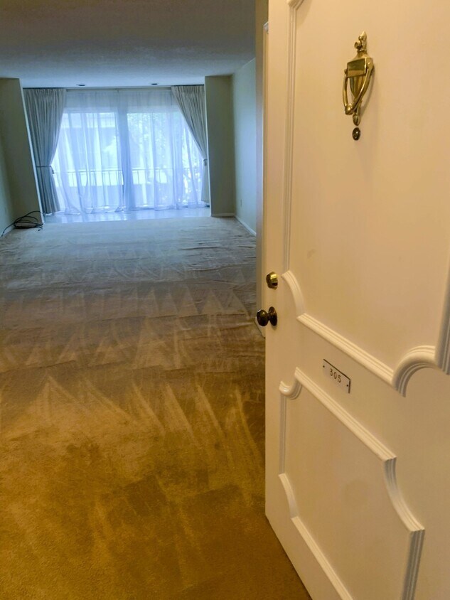 Foto principal - 5050 Ambassador Way
