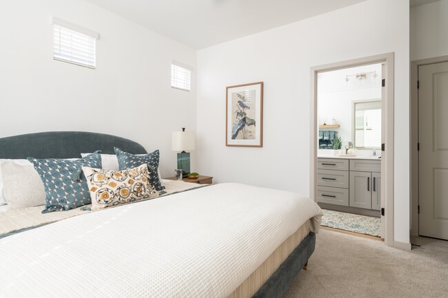 Building Photo - Bungalows on Henness