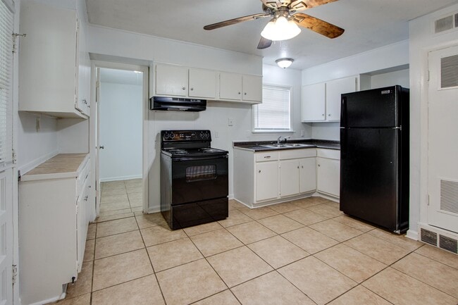 Building Photo - 3030 Camden St