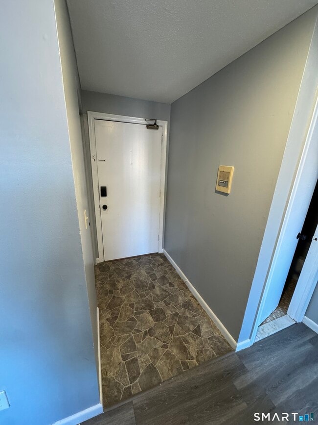 Building Photo - 958 Wethersfield Ave