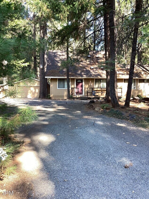 2 br, 2 bath House 15102 Jack Pine Way House Rental in Magalia, CA