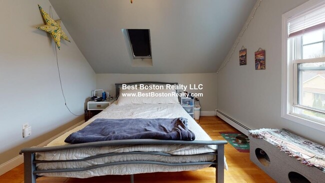 Building Photo - 38 Sterling St