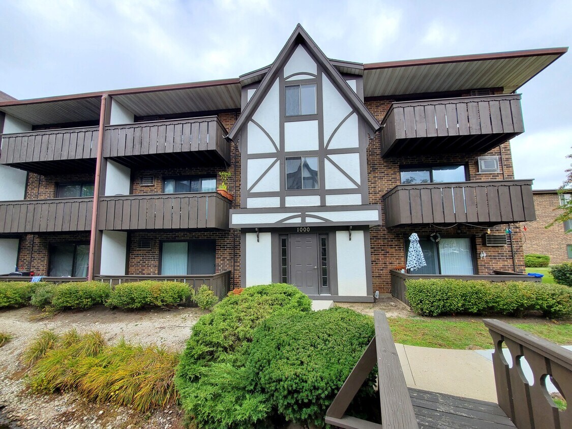 1000 Centurion Ln Unit 8, Vernon Hills, IL 60061 Condo for Rent in