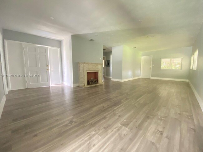 Foto del edificio - 210 NE 146th St