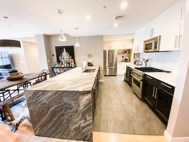 Foto del edificio - 323 Boylston St