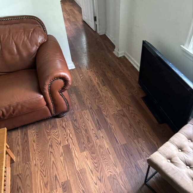 Building Photo - 129-1/2 E Cleveland Ave