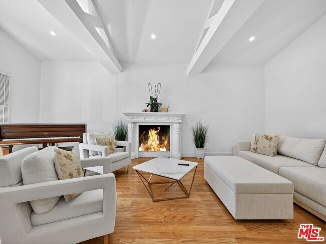 Foto del edificio - 352 S Wetherly Dr