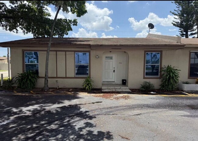 Building Photo - 7900 Pembroke Rd