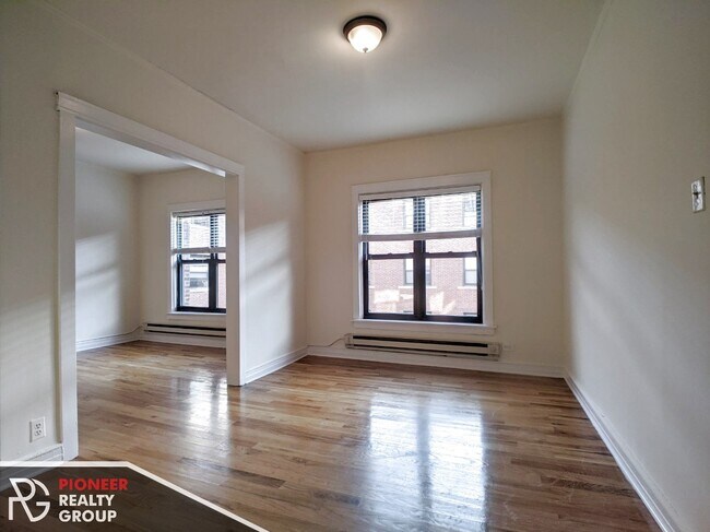 Foto del edificio - 812 W Waveland Ave