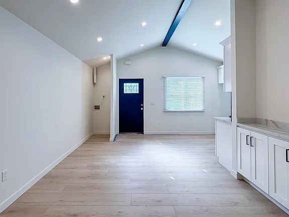 Foto del edificio - This newly remodeled 1-bedroom, 1-bathroom...