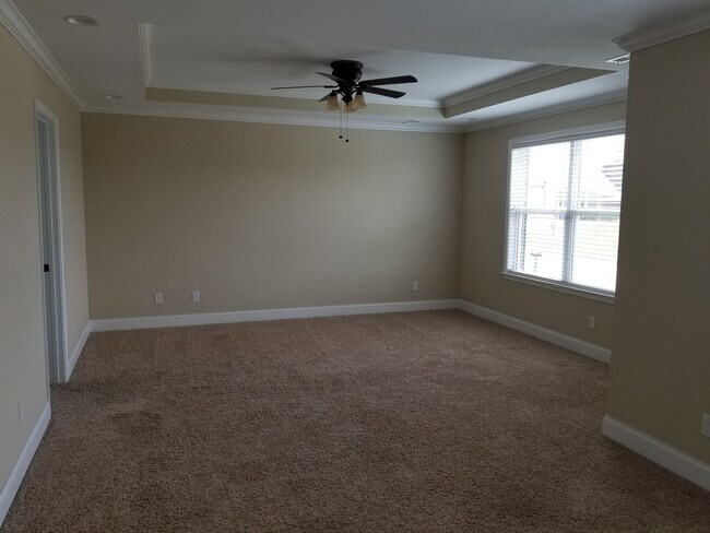 Building Photo - Maryville, 3 bedroom, 2 bath home minutes ...