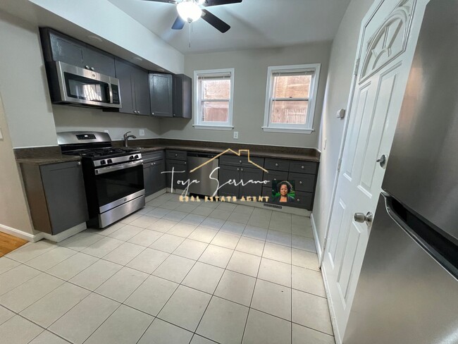 Foto del edificio - 68 Bellevue St