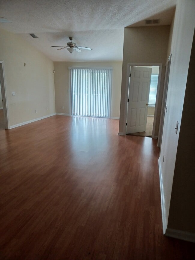 Building Photo - "$500 MOVE-IN SPECIAL! - Beautifully Updated 2/2 Condo in Gated Southside Neighborhood!"