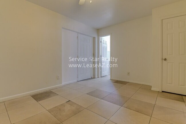 Foto del edificio - 2715 W Tuckey Ln