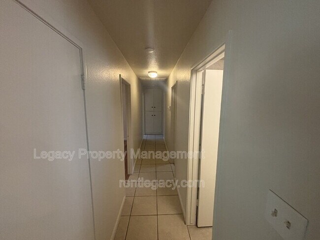 Building Photo - 10763 Oakton Way