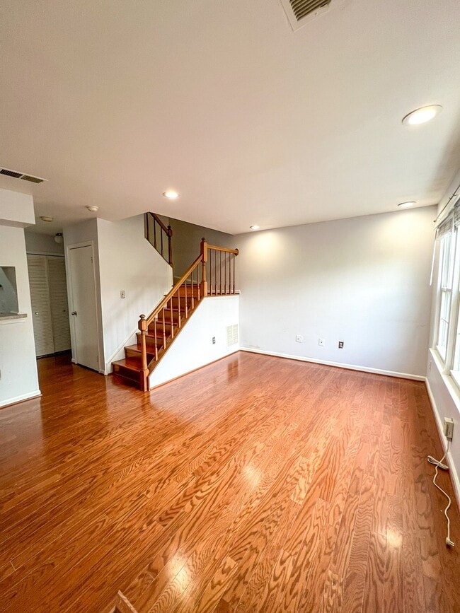 Foto del edificio - 14425 Gringsby Ct
