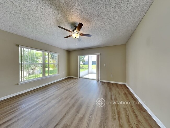Building Photo - 1128 White Oak Cir