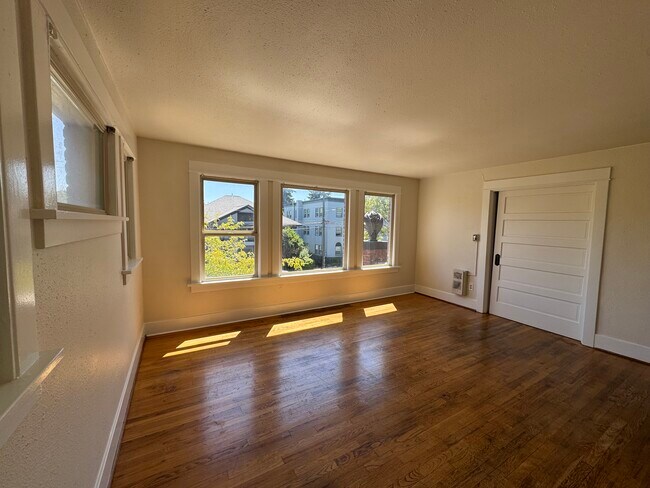 Building Photo - Stephens Properties 1301