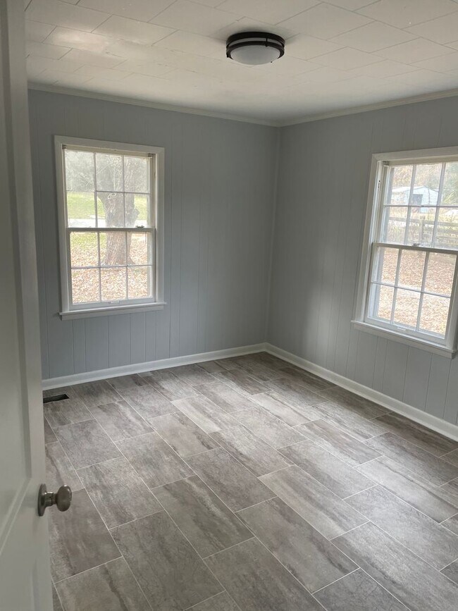 Building Photo - 3 Bed/1 bath House