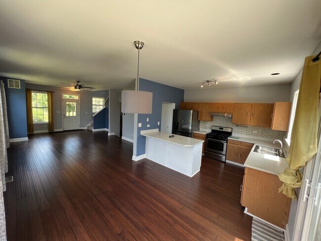 Building Photo - 432 Littleton Trail