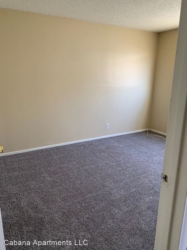 Building Photo - 736 Aster Ln