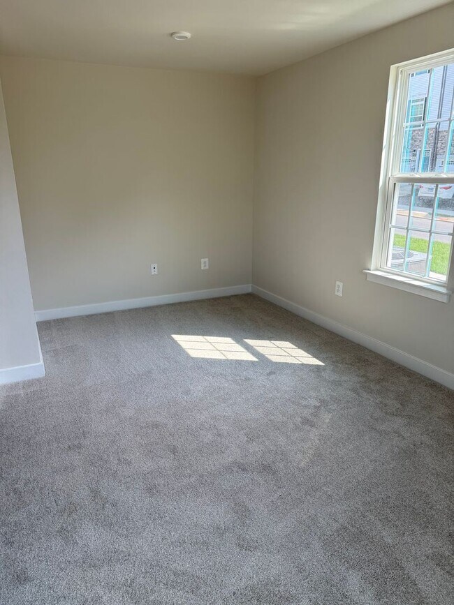 Foto del edificio - Brand New Build (Never lived in!) END UNIT...