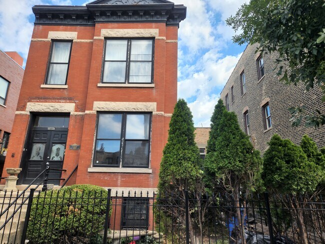 Foto del edificio - 2324 W Armitage Ave