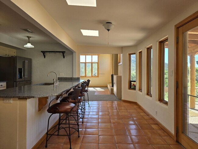 Building Photo - 8 Ute Ln