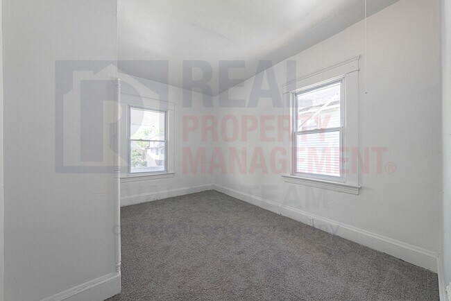 Foto del edificio - 3353 E 132nd St