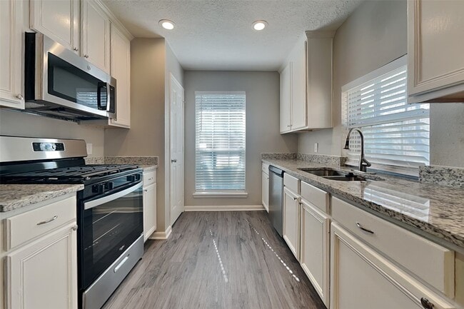 Foto del edificio - 2343 Colonial Springs Ln