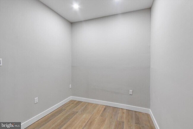 Foto del edificio - 2240 N Lambert St