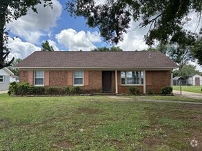 Building Photo - 1120 Pearson Dr