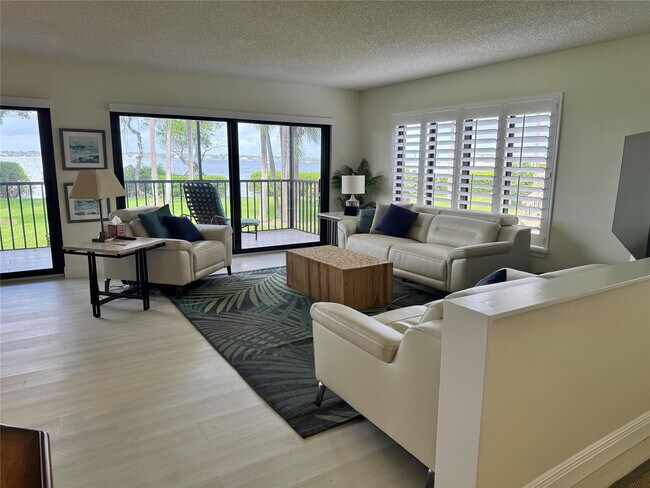 Foto del edificio - 218 NE Edgewater Dr