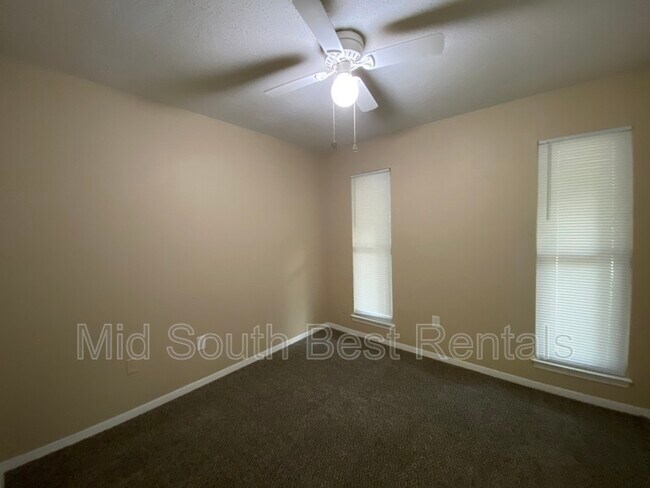 Foto del edificio - 4461 Tarleton Dr