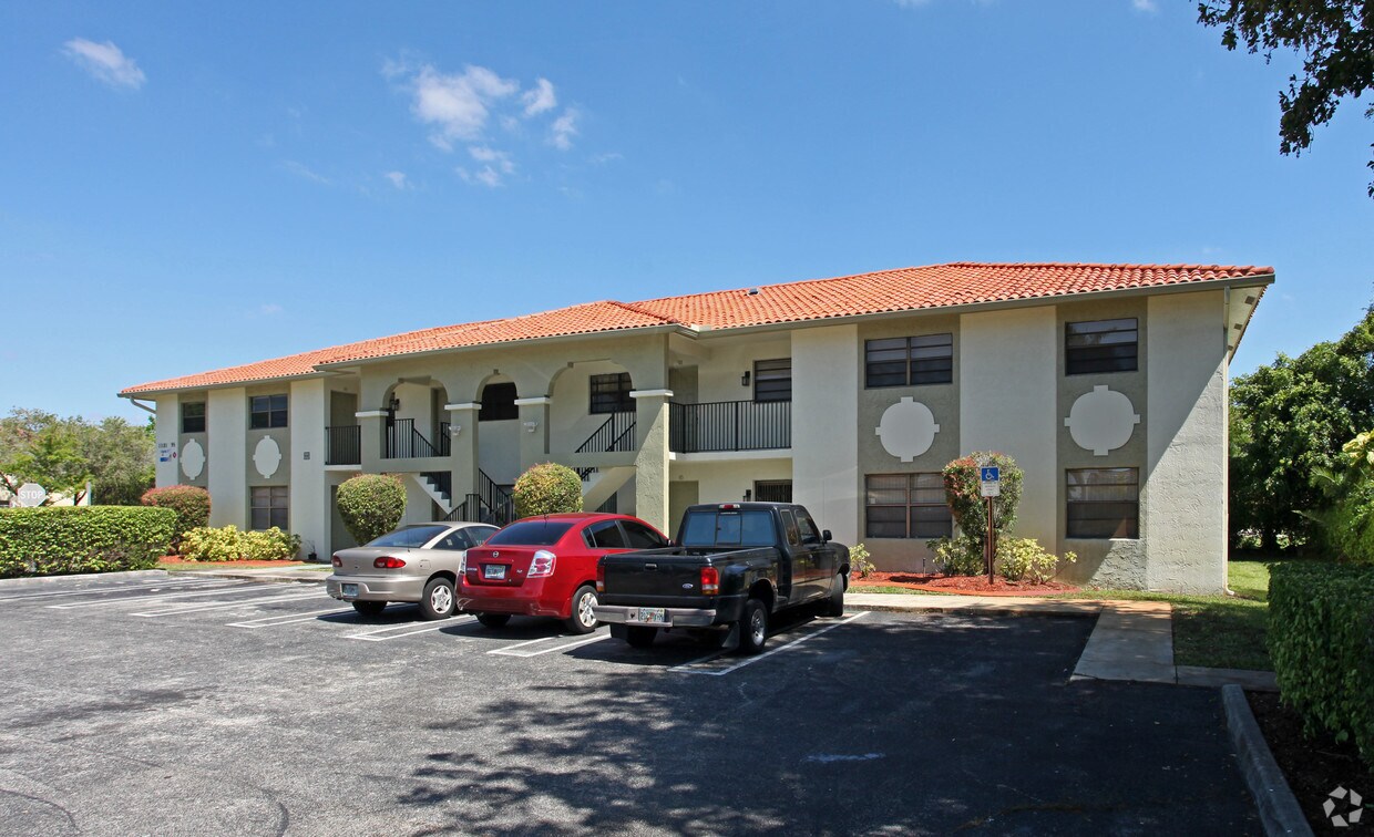 Foto del edificio - 11181-11195 Royal Palm Blvd