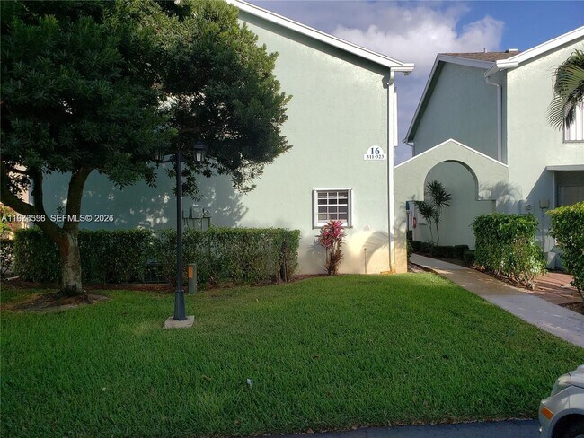 Foto del edificio - 313 Waterside Dr