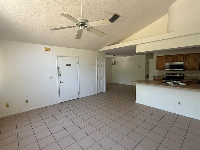 Foto del edificio - 2000 Royal Bay Blvd