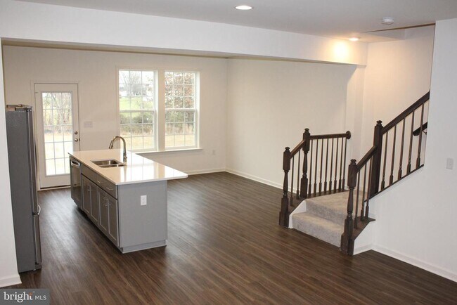 Foto del edificio - 150 Copeley Cir