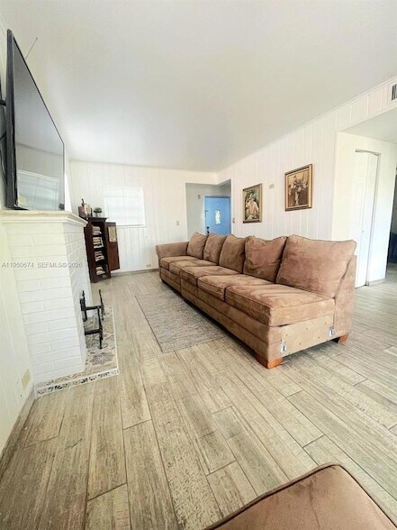 Foto del edificio - 1990 NE 183rd St