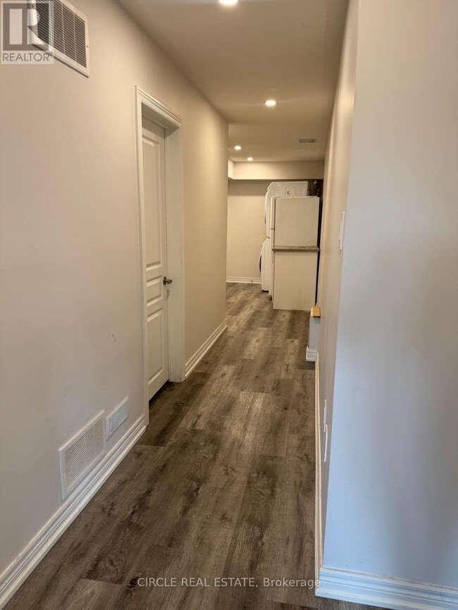 Building Photo - 36 Geranium Cres